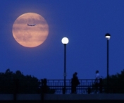 'Super Luna' a putut fi observata in aceasta noapte. Cum s-a vazut fenomenul inedit in Romania si in lume