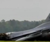 VIDEO: Aterizare fortata a unui avion de vanatoare F 16 care a iesit de pe pista