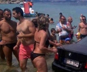 Cum ne fac cocalarii de ras prin Europa! Smecherul asta cu BMW a intrat cu masina in valuri, pe o plaja din Grecia. Ce a urmat... FOTO, VIDEO