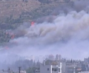 Incendii in centrul Greciei. Peste 160 de pompieri se lupta cu focul in apropiere de Atena. Turisti si localnici, evacuati
