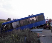 Un autobuz cu nuntasi a ajuns in sant. Sapte persoane au fost ranite