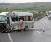 Grav accident in Caras-Severin! Microbuz cu pasageri lovit de o remorca.  Sunt sapte raniti 