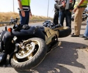 Motociclist mort, in Hunedoara, dupa ce a lovit un parapet, apoi a fost proiectat intr-o masina