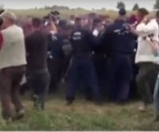 Jurnalista CONCEDIATA dupa ce a lovit imigranti / VIDEO
