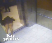 VIDEO / IMAGINI SOCANTE! Un fotbalist isi bate sotia si o lasa lata, intr-un lift

