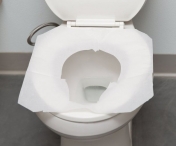 Acoperi cu hartie igienica capacul toaletelor publice? Iata ce uiti sa faci de fiecare data