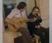VIDEO FABULOS! Primarul Timisoarei canta la chitara pe o strada din centrul orasului