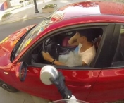 VIDEO / Arunci mizerii pe strada cand esti la volan? Gandeste-te de doua ori inainte sa o faci. Iata ce le face aceasta rusoaica soferilor 