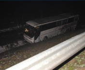 LA UN PAS DE TRAGEDIE! Autocar cu zeci de turisti romani, rasturnat in Ungaria. Doi romani sunt raniti grav