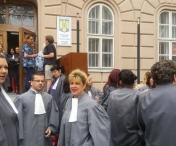 Protest spontan al grefierilor de la Tribunalul Timis