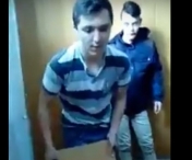 Ancheta in cazul elevului din Lugoj batut cu bestialitate in sala de clasa. Huliganul bataus risca inchisoarea - VIDEO