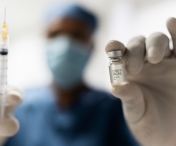 Peste 1.300 de oameni vaccinati in Timis cu doza III intr-o zi