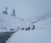 A venit iarna! Drumarii au intervenit pe Transfagarasan, Transalpina si DN1A. Stratul de zapada la Balea Lac masoara 20 cm 