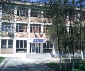 Mai multi elevi de la Liceul Azur din Timisoara au ajuns la spital cu toxiinfectie alimentara. Acestia au mancat la cantina scolii