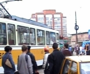 Accident intre o masina si un tramvai in centrul orasului