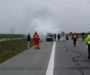 O camioneta care transporta piese auto a luat foc pe autostrada Lugoj- Deva