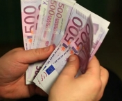 O femeie din Caras-Severin a gasit la gunoi o haina in care erau 9.000 de euro. Cui apartinea suma si cine aruncase obiectul de vestimentatie