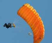 Un parasutist a murit dupa ce a cazut liber de la 3.000 de metri