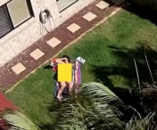 IMAGINI INTERZISE! Un timisorean si-a filmat vecina cu drona in timp ce aceasta facea plaja goala in curtea casei. Imaginile au devenit virale pe net (+18)