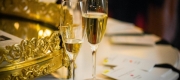 Șampanie în pahar înalt sau în pahar de vin? Cum influențează forma experiența degustării