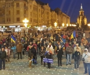 Protest impotriva guvernului si a OUG 92, in Piata Victoriei din Timisoara. Mihai Sora, in mijlocul manifestantilor