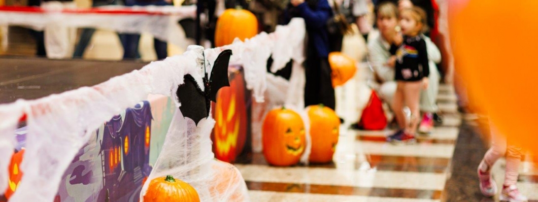 Parada costumelor de Halloween, teatru de păpuși, festivalul jocurilor de societate și multe alte surprize tematice, în acest weekend, la Iulius Town