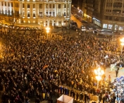 Mii de timisoreni au iesit in strada. Piata Operei s-a umplut de manifestanti