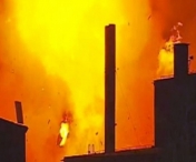 EXPLOZIE DEVASTATOARE la o fabrica din Brasov. Un angajat a murit, altii sunt raniti. Explozia, surprinsa in direct - VIDEO