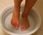 De ce e bine sa faci baie la picioare cu bicarbonat de sodiu. Ce se intampla in primul minut dupa ce ai bagat picioarele in apa