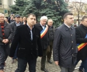 Zeci de primari si viceprimari din Arad au participat la un protest fata de prevederile Codului Fiscal si cer Guvernului sume compensatorii