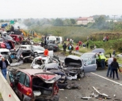 ACCIDENT SOCANT pe autostrada! Patru persoane au murit si 30 sunt ranite dupa ciocnirea a zeci de masini si tiruri!