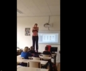 VIDEO INCREDIBIL - Aceasta profesoara se dezbraca la ore de fata cu elevii. Ce urmeaza...