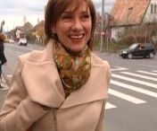 Sotia lui Klaus Iohannis, in drum spre scoala dupa ce a aflat rezultatele finale - VIDEO