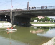Scene socante in apropierea podului Eroilor. Un barbat s-a sinucis, aruncandu-se in canalul Bega