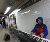 VIDEO - Un copil de 9 ani uimeste lumea de la metrou cu interpretarea lui