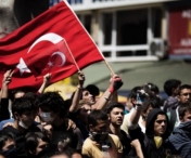 Mii de persoane au iesit in strada la Istanbul