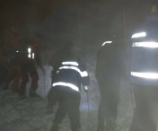 Trei salvamontisti din Suceava, care incercau sa urce tricolorul in Muntii Calimani, surprinsi de avalansa: Barbatul care a dat alarma, salvat. O femeie a fost gasita moarta