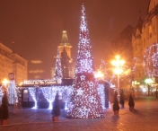 Timisoara a imbracat haine de sarbatoare! Orasul este luminat de un milion de beculete