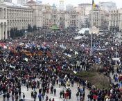 Protestele continua la Kiev: Mii de persoane manifesteaza in fata Parlamentului