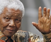 Sicriul cu trupul neinsufletit al lui Nelson Mandela, transportat catre sediul Guvernului