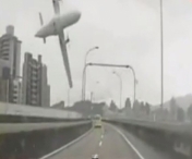Accidentul aviatic din Taiwan: Soferul unui taxi a supravietuit dupa ce a fost lovit de avionul TransAsia care se prabusea