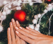 Ce fel de manichiură cu ojă semipermanentă poţi face pentru sărbătorile de iarnă?