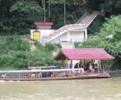 Romani, printre zeci de turisti straini blocati de inundatii intr-o statiune din Malaysia
