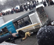 TRAGEDIE la Moscova! Cel putin cinci persoane au murit dupa ce un autobuz plin cu pasageri a intrat intr-un pasaj pietonal