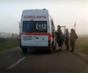 SCANDALOS! Masina salvarii, folosita pe post de taxi! Soferul unei ambulante din Lugoj ia mai multi autostopisti in masina. Acesta va fi dat afara 
