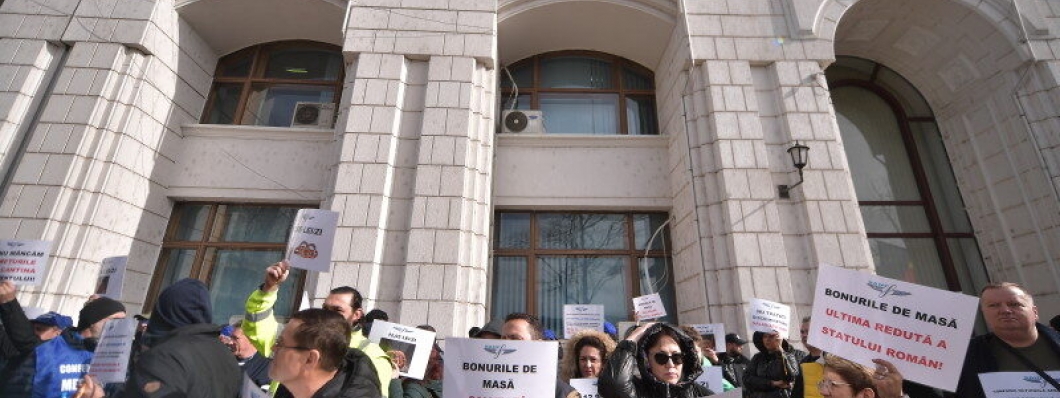  Membrii sindicatelor aeroportuare, pichetează sediul Ministerului Finanţelor