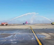 FOTO, VIDEO - MOMENTE EMOTIONANTE pe Aeroportul din Timisoara! Surpriza de care a avut parte un pilot, la ultimul sau zbor inainte de pensionare
