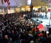 Cluj: Record mondial doborat de 8 Martie, 1.384 de persoane s-au rujat simultan timp de un minut