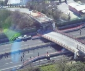 INCIDENT SOCANT in Italia! Un pod S-A PRABUSIT pe o autostrada! Trei romani sunt raniti. O masina a fost prinsa sub pod, iar cei doi pasageri au murit striviti