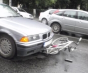 Un biciclist a ajuns la spital, dupa ce a fost spulberat de o masina